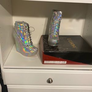 Worn twice! Holographic wedge platform